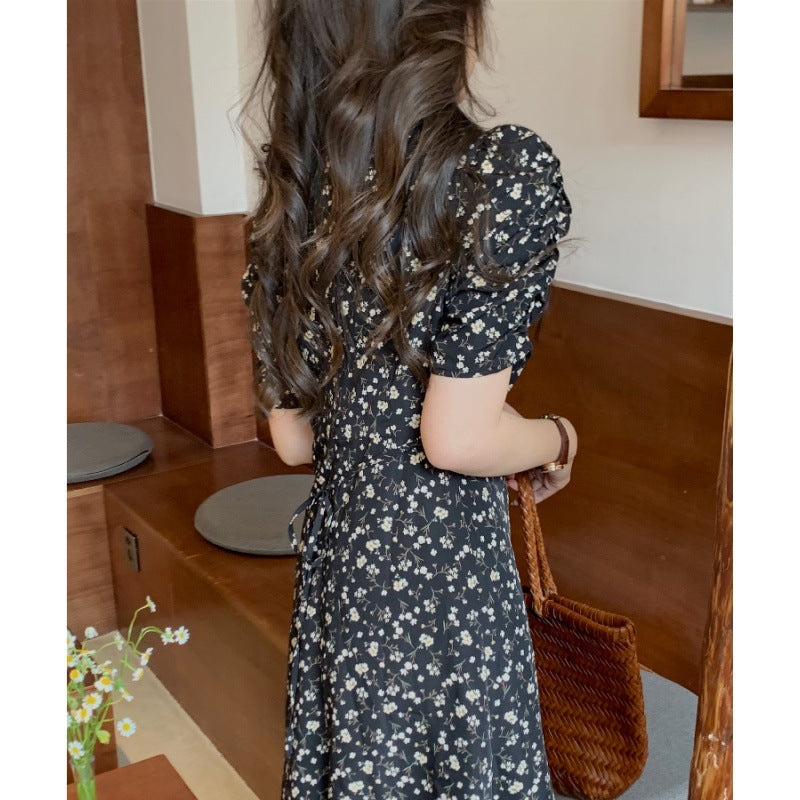 Robe florale noire de tempérament à la mode pour femmes