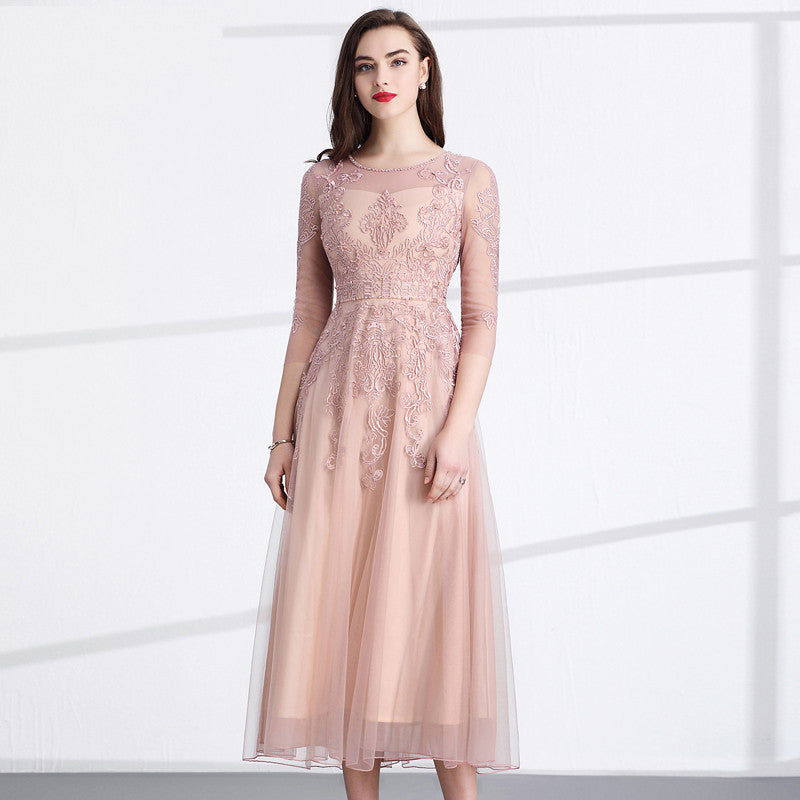 Robe brodée en maille coupe ajustée pour femmes