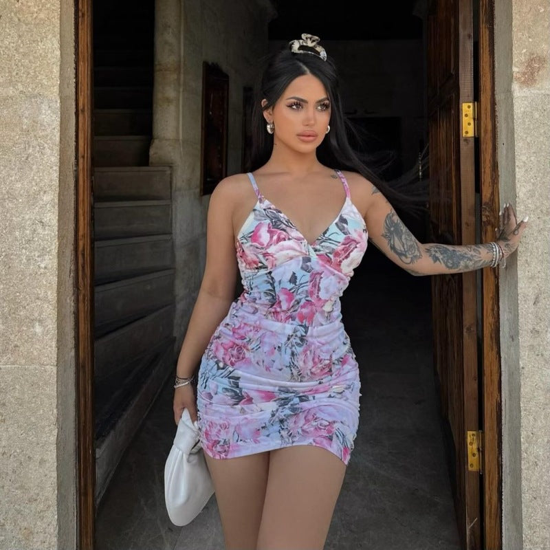 Vestido ajustado de verano con tirantes y estampado sexy