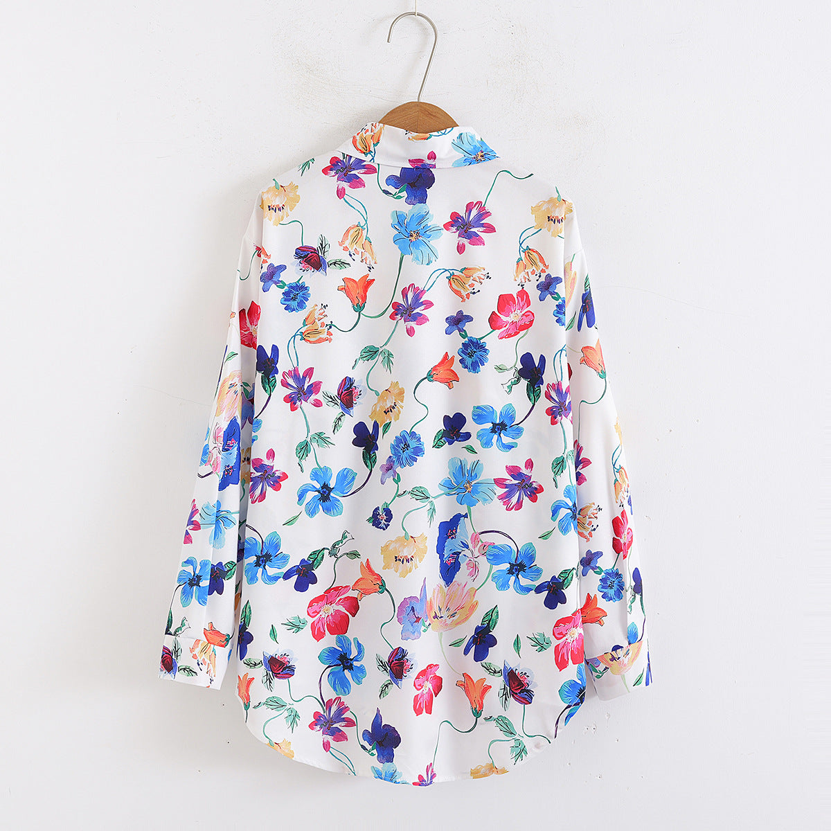 Camisa de manga larga con cuello holgado y estampado floral para mujer