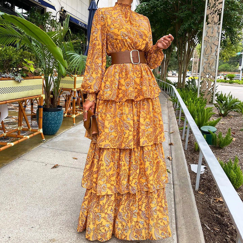 Vestido floral con volantes y cuello alto para mujer