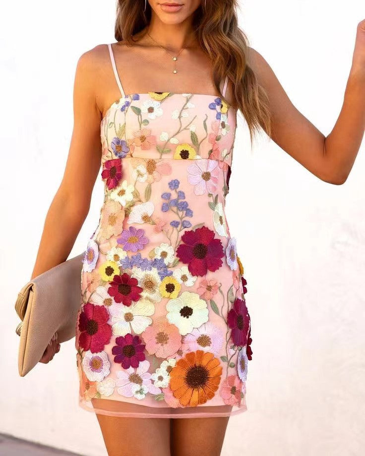 Robe courte brodée florale tridimensionnelle magnifique pour le printemps et l'été