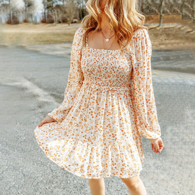 Vestido de otoño con cuello cuadrado, manga larga y estampado floral y mangas abullonadas