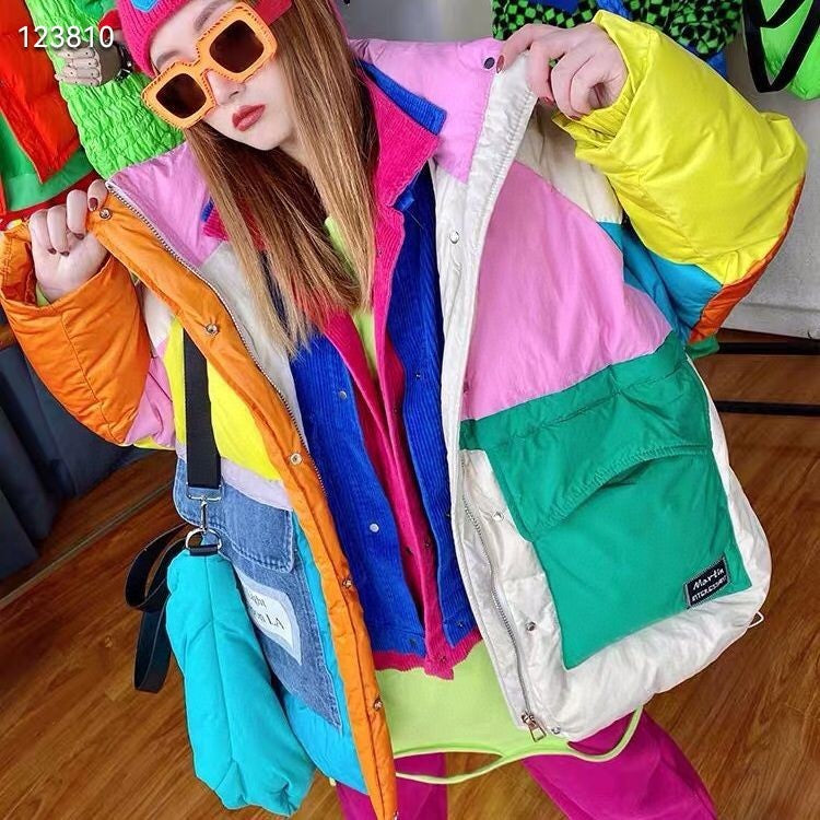 Chaqueta de plumón con cuello alto y bolsillo grande de mezclilla a juego de colores para mujer