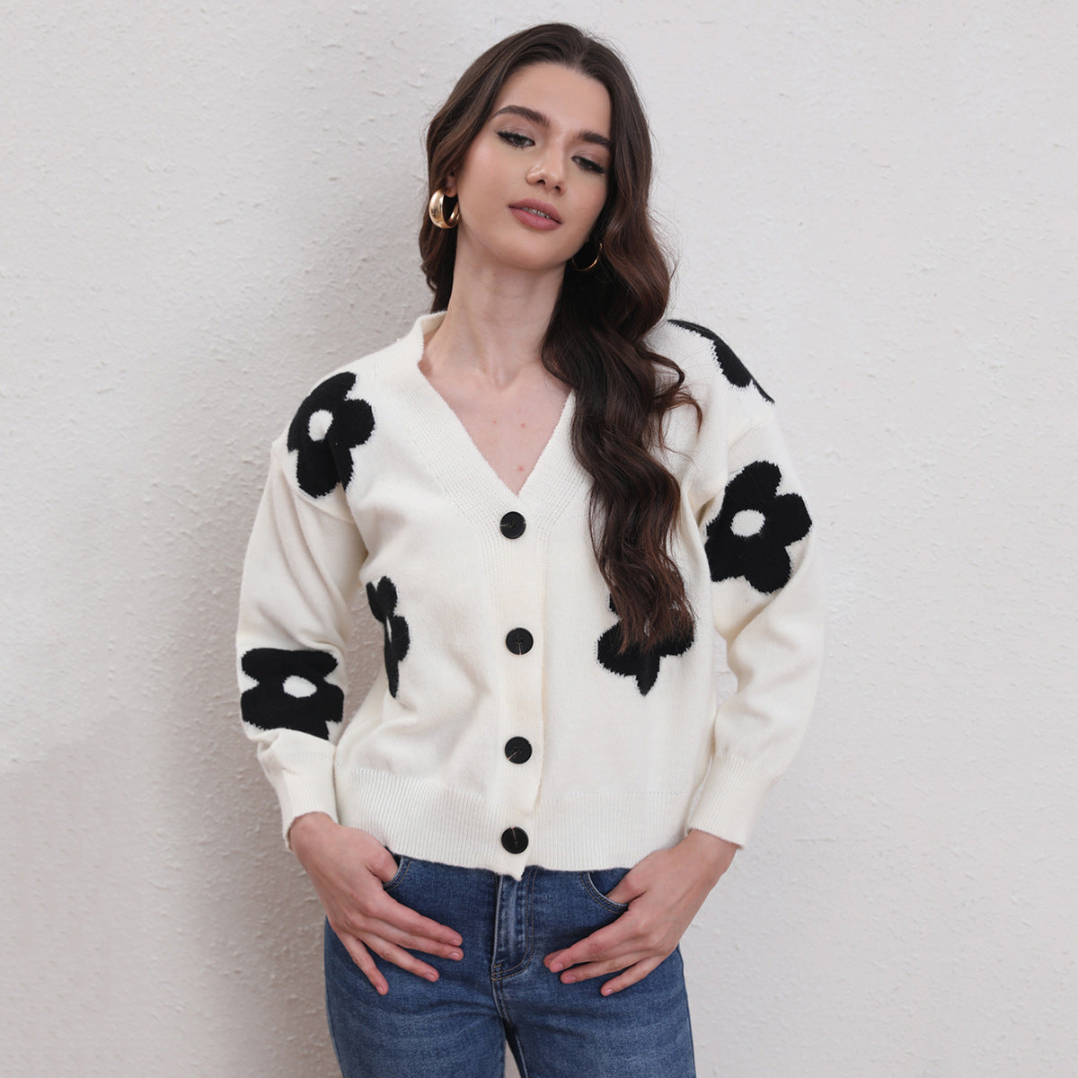 Ropa de mujer Cárdigan de punto con cuello en V y hebilla floral Otoño Invierno Suéter informal dulce