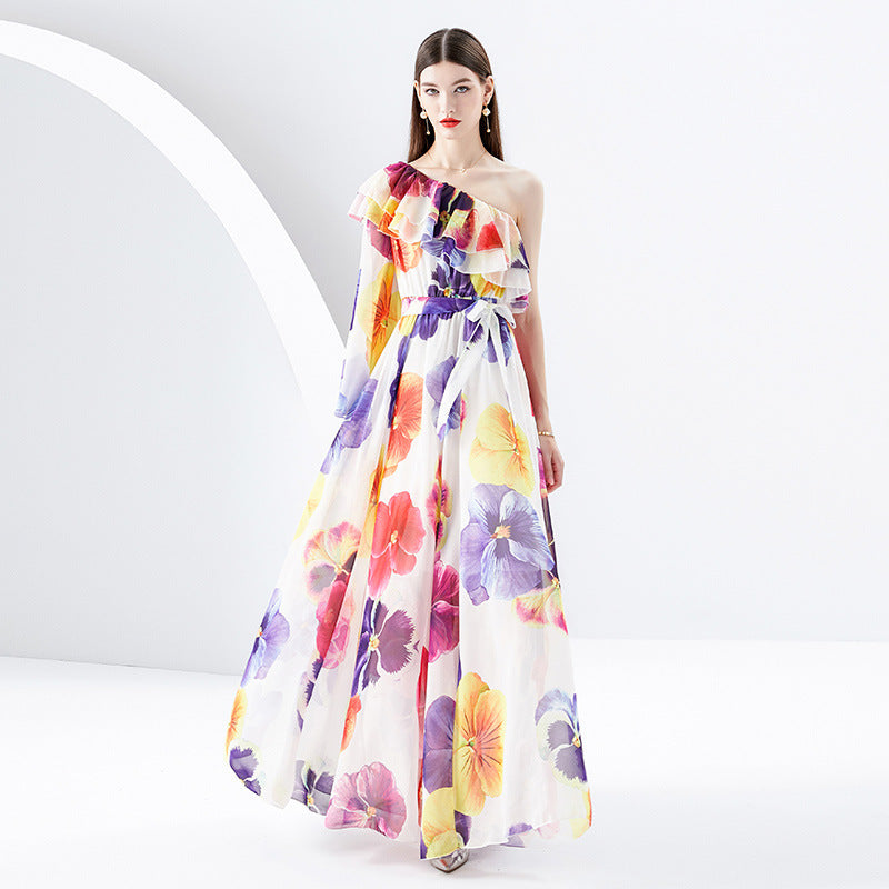 Robe florale en mousseline à épaules irrégulières