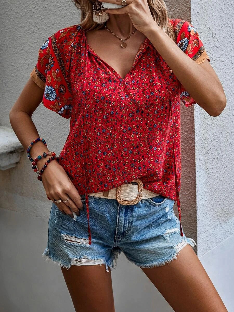 Ropa de mujer Camisa holgada de manga corta con cuello en V y estampado nacional informal de verano