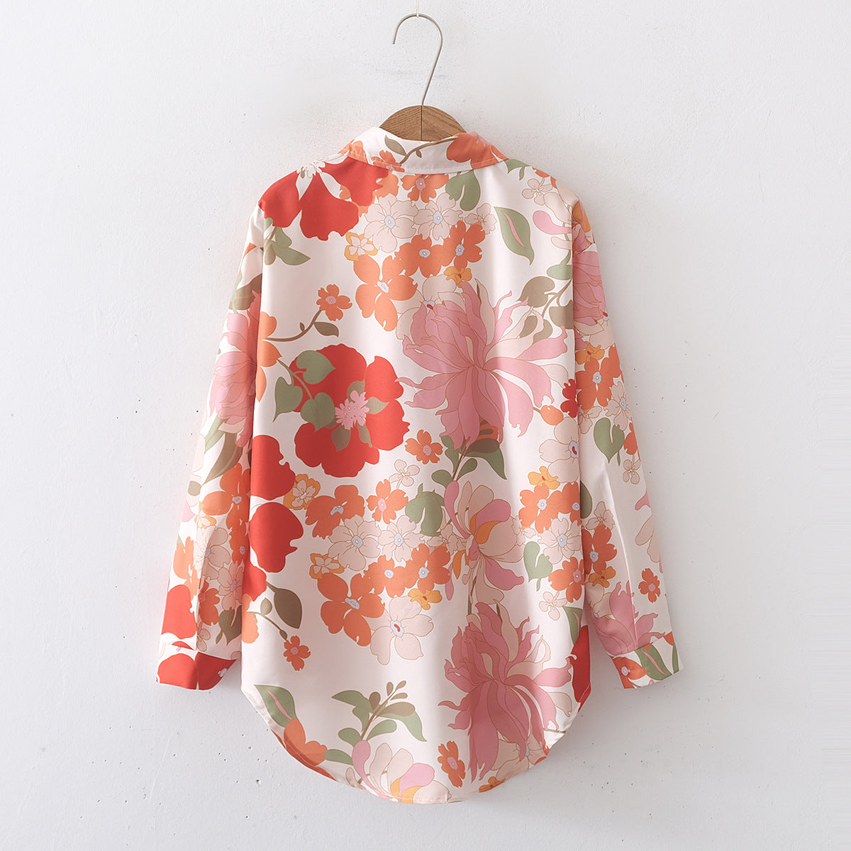 Camisa de mujer con cuello holgado y estampado floral