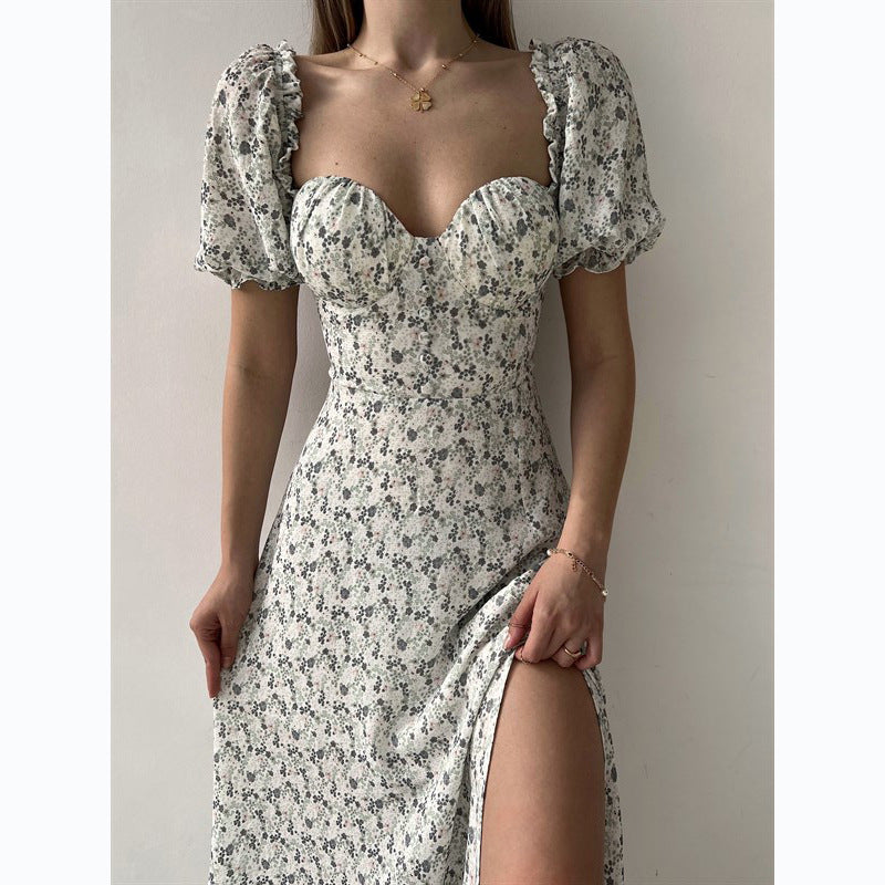 Robe mi-longue ajustée à la taille à petit imprimé floral Internet