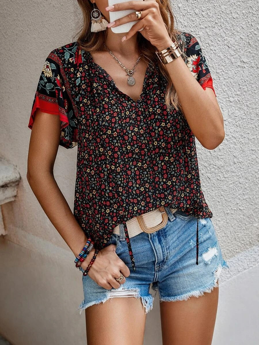 Ropa de mujer Camisa holgada de manga corta con cuello en V y estampado nacional informal de verano