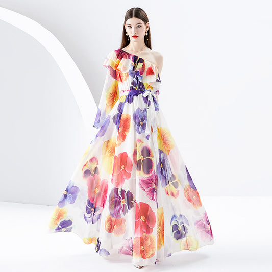 Robe florale en mousseline à épaules irrégulières