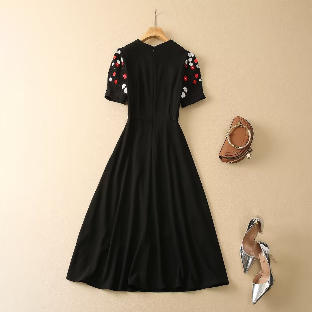 Costume français noir plissé, manches courtes, robe à paillettes et fleurs brodées exquises