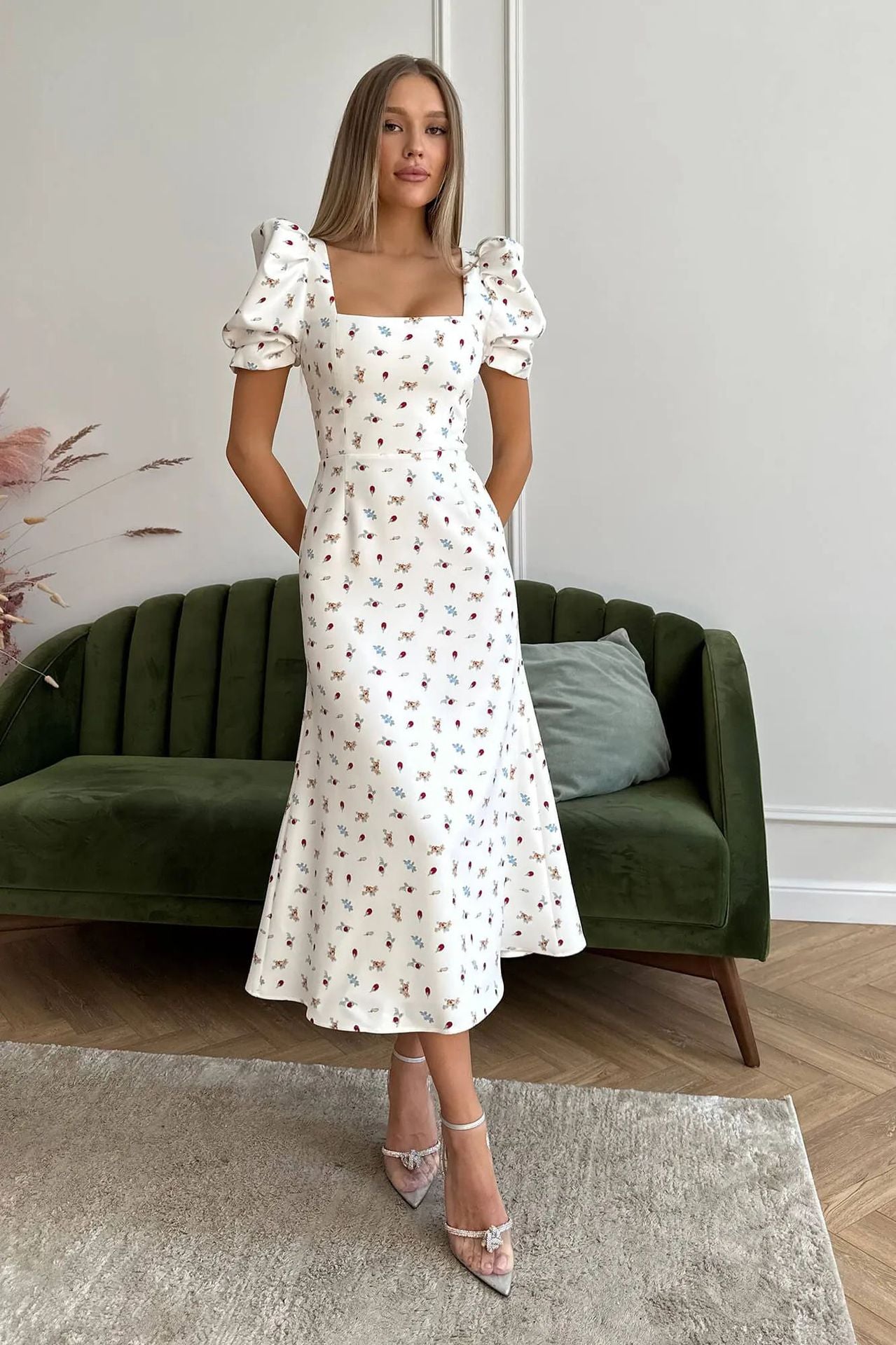 Robe fraîche à manches courtes et à fleurs pour femmes, amincissante à la taille