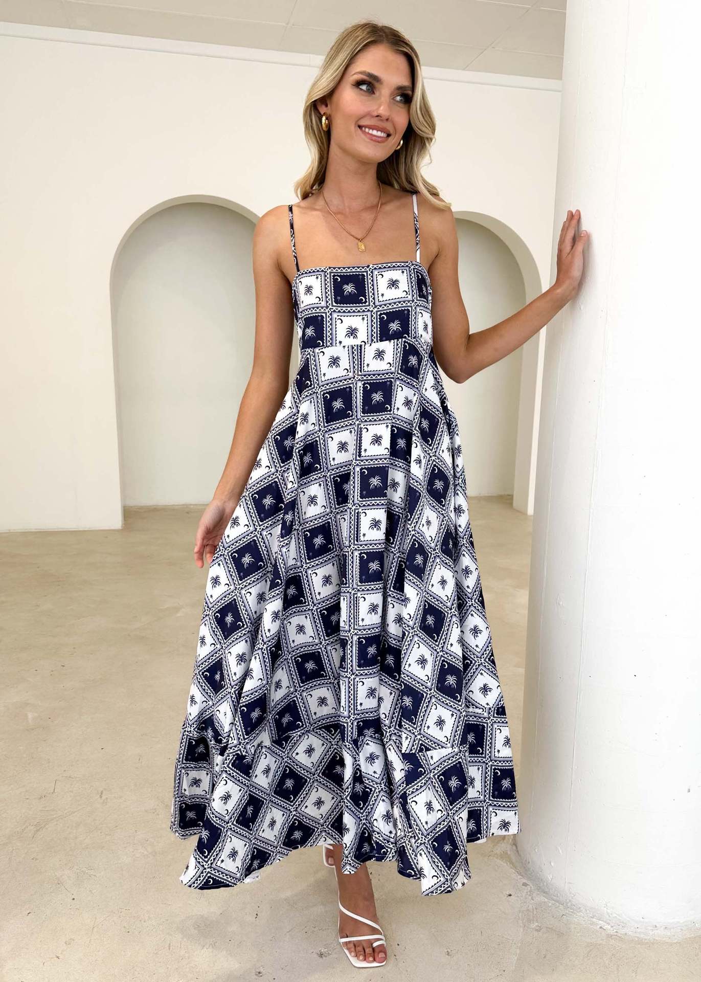 Vestido de verano estampado con espalda descubierta y tirantes sexys de cintura alta con vuelo grande para mujer