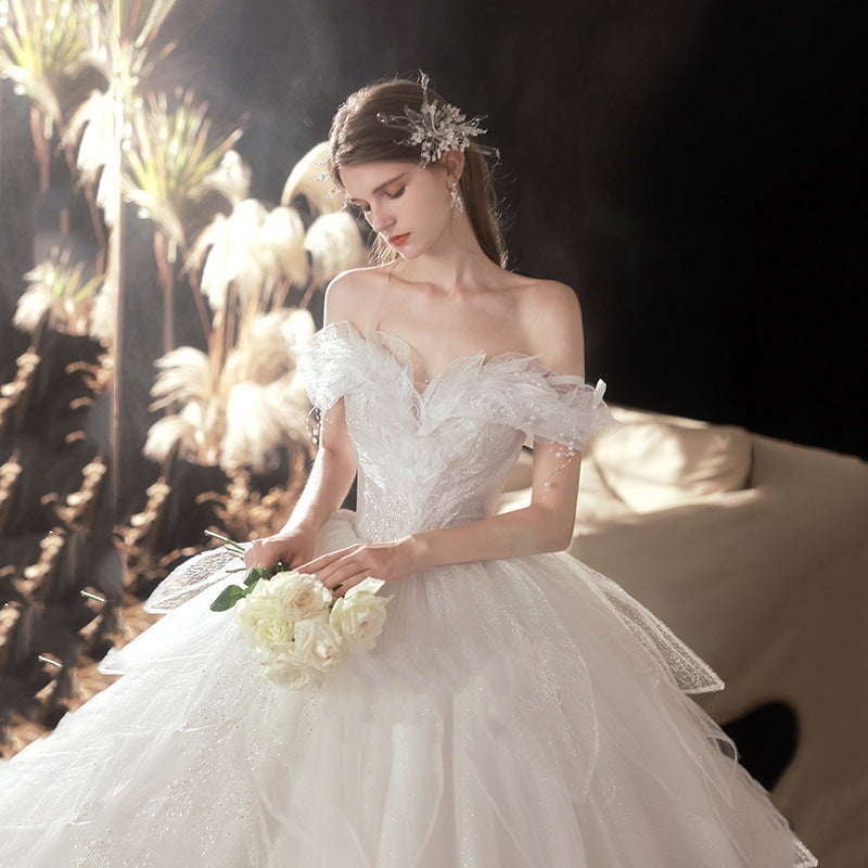 Robe de mariée blanc cassé avec ciel étoilé La jupe moelleuse de la nouvelle mariée semble plus mince