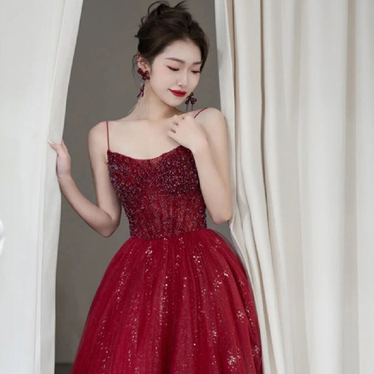 Vestido de noche rojo con personalidad de moda para niña