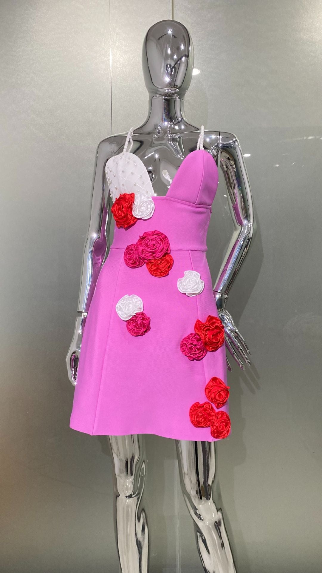 Vestido con tirantes de perlas y flores tridimensionales con temperamento a la moda para mujer