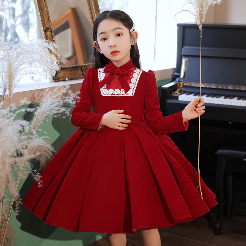 Vestidos para niñas para mostrar interpretación de piano.