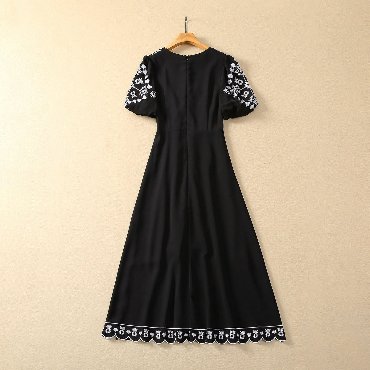 Wave V-neck Lantern Sleeve Embroidery Dress