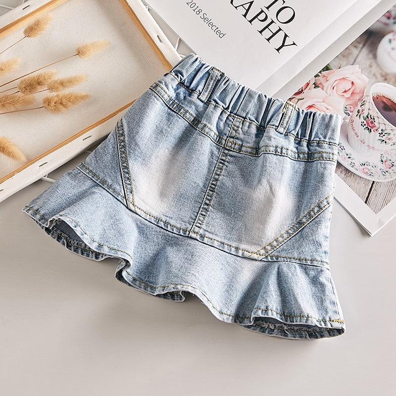 Les jupes en jean pour filles sont élégantes et à la mode