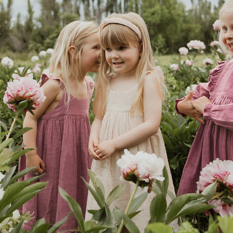 Vestido de niña con tirantes retro de individualidad de moda