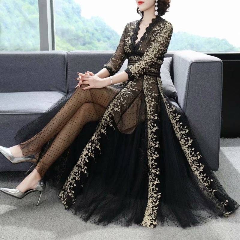 Robe noire en maille brodée pour femmes