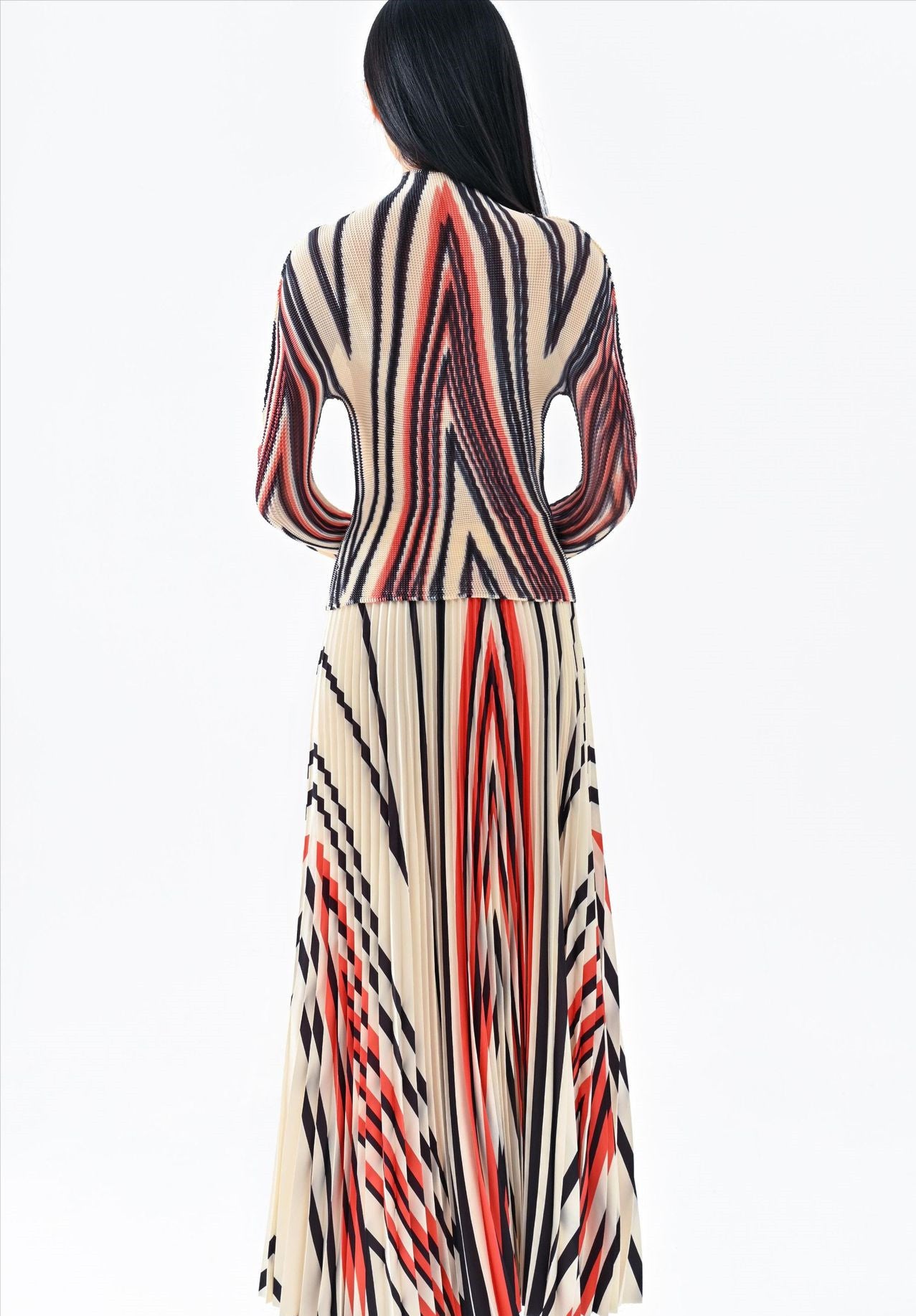 Autumn New Striped Printed Top Pleated Skirt Suit