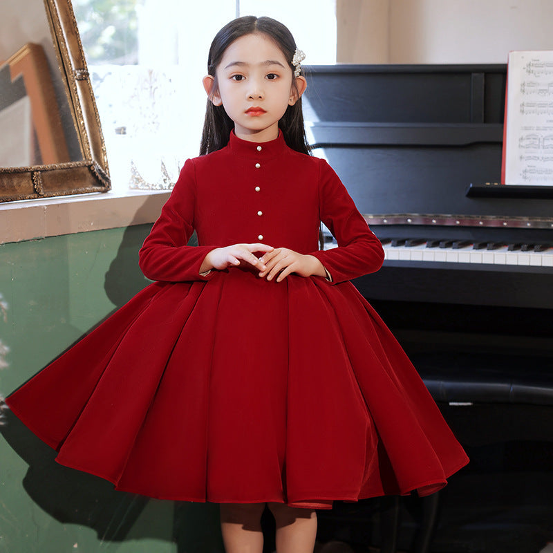 Vestidos para niñas para mostrar interpretación de piano.