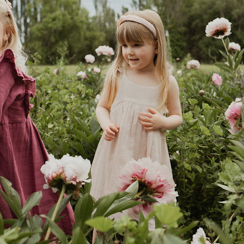 Vestido de niña con tirantes retro de individualidad de moda