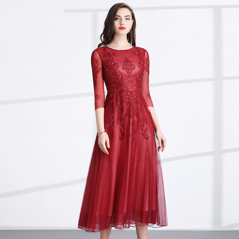 Robe brodée en maille coupe ajustée pour femmes