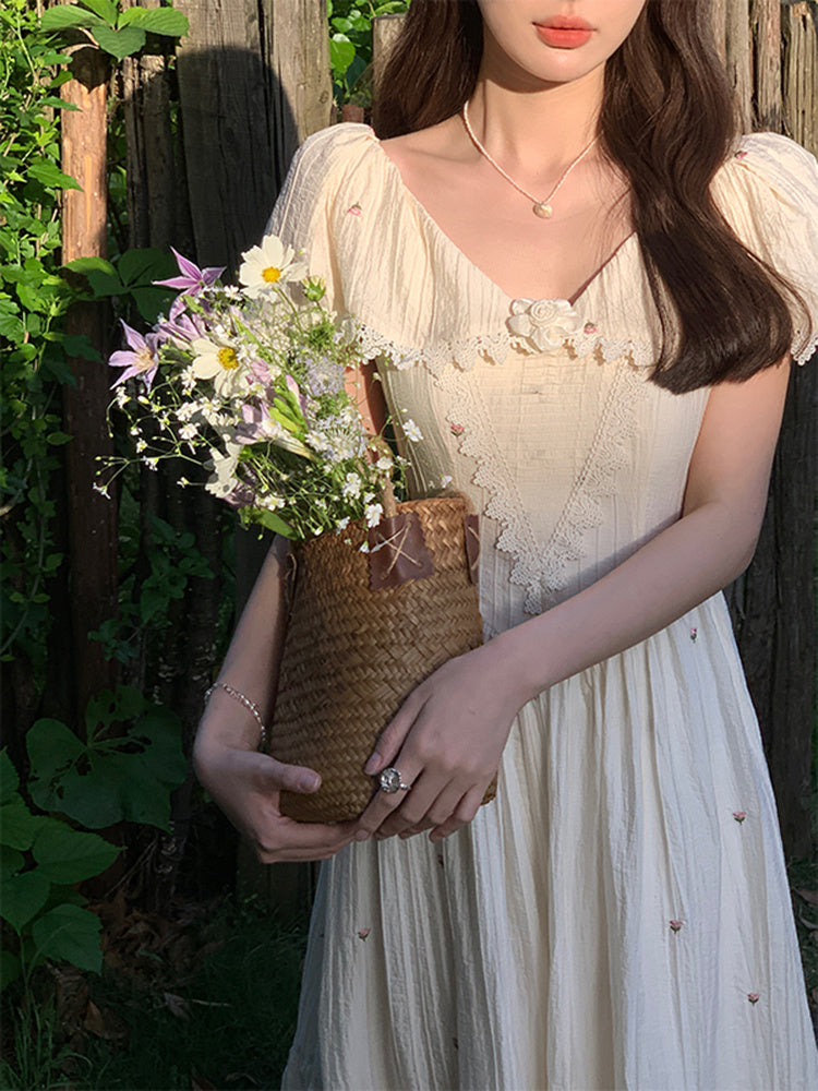 Robe fleurie brodée vintage française