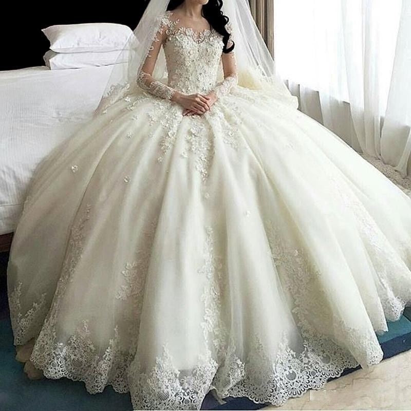 Robe de mariée sexy à manches longues princesse boutonnée au dos