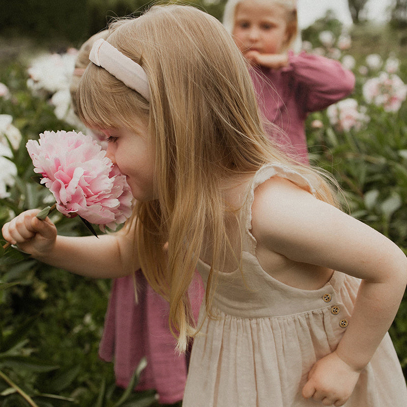 Vestido de niña con tirantes retro de individualidad de moda