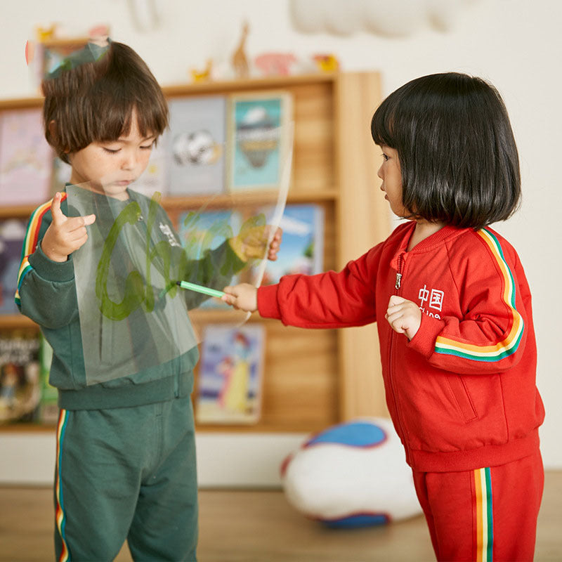 Costume de loisirs pour enfants de sport simple à la mode