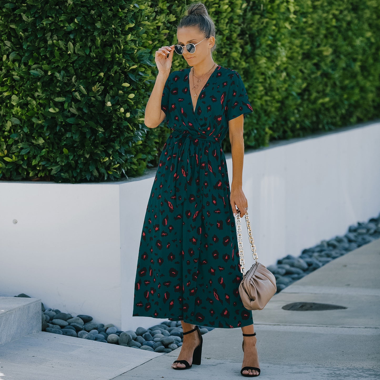 Vestido largo floral con cuello en V para mujer