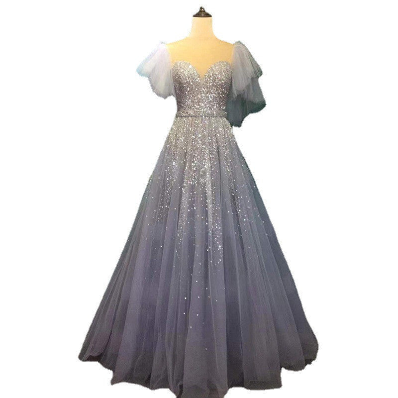 Robe mondaine gris clair à manches volantes, niche de luxe, tempérament de banquet