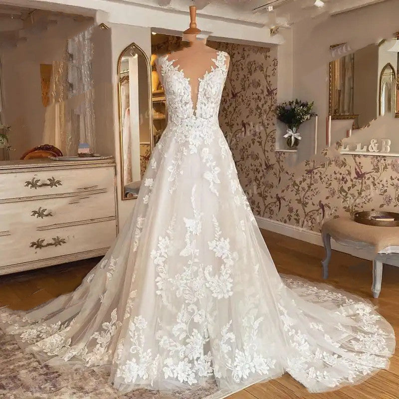 Robe de mariée en dentelle avec des appliques de mode pour femmes